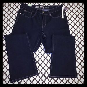 Levi’s hi rise shaping jeans. NWT. AMAZING 🤩